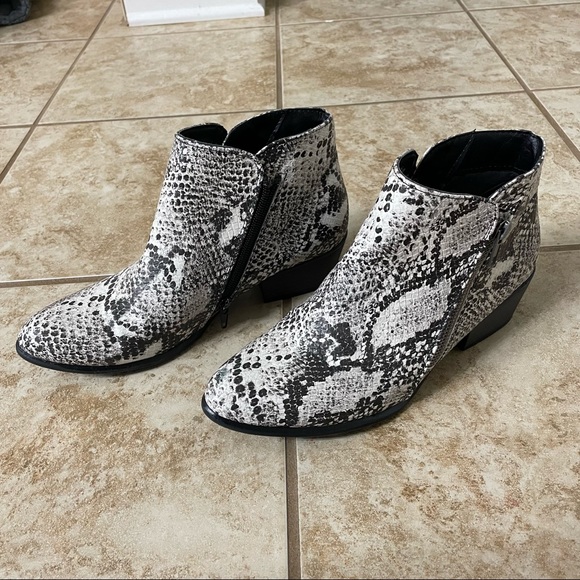 Snake booties - Picture 2 of 5